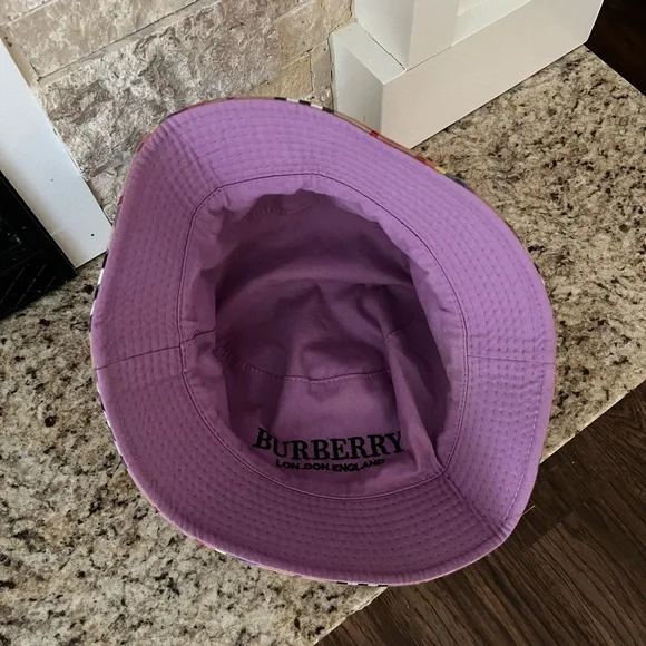 Burberry “Reversible” Bucket Hat - Picture 2 of 4
